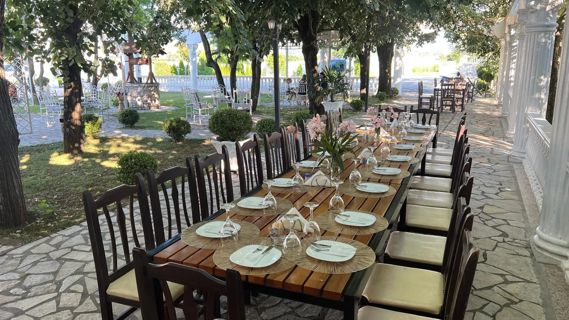 Hotel Paradise Shkodër 0*,